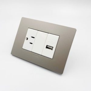 Tomacorriente doble (toma americana simple + USB cargador)