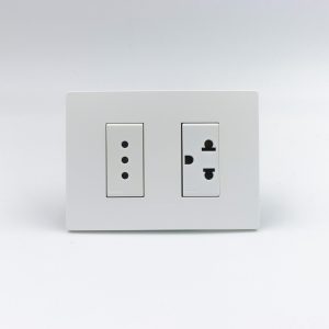 TOMACORRIENTE DOBLE ( 01 DE 3 EN LINEA + 01 UNIVERSAL CON TIERRA) S33 PLACA BLANCA MATE Y DADOS S22 BLANCOS SINTHESI