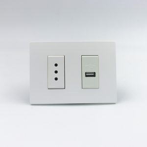 TOMACORRIENTE DOBLE (01 3 EN LINEA + 01 CARGADOR USB TIPO A) S33 PLACA BLANCA MATE Y DADOS S22 BLANCOS SINTHESI