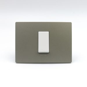 PULSADOR PARA TIMBRE SIMPLE S33 PLACA ARENA Y DADOS S22 BLANCOS SINTHESI