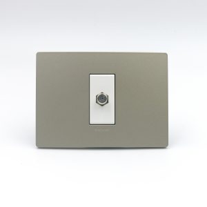 TOMA TV S33 PLACA ARENA Y DADOS S22 BLANCOS SINTHESI