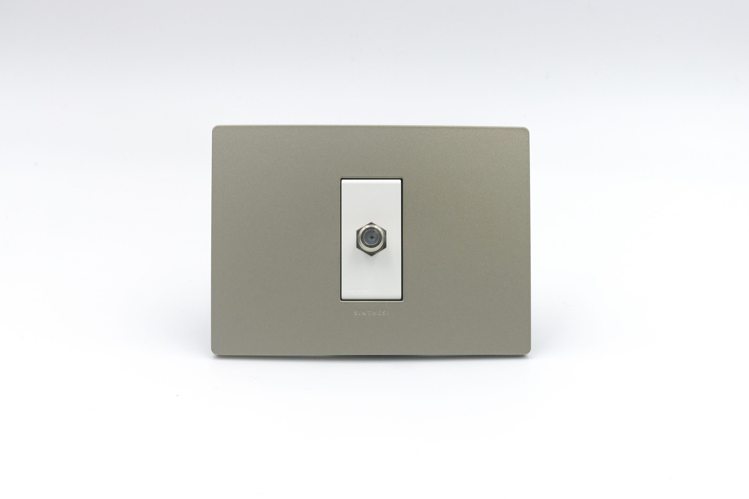 TOMA TV S33 PLACA ARENA Y DADOS S22 BLANCOS SINTHESI
